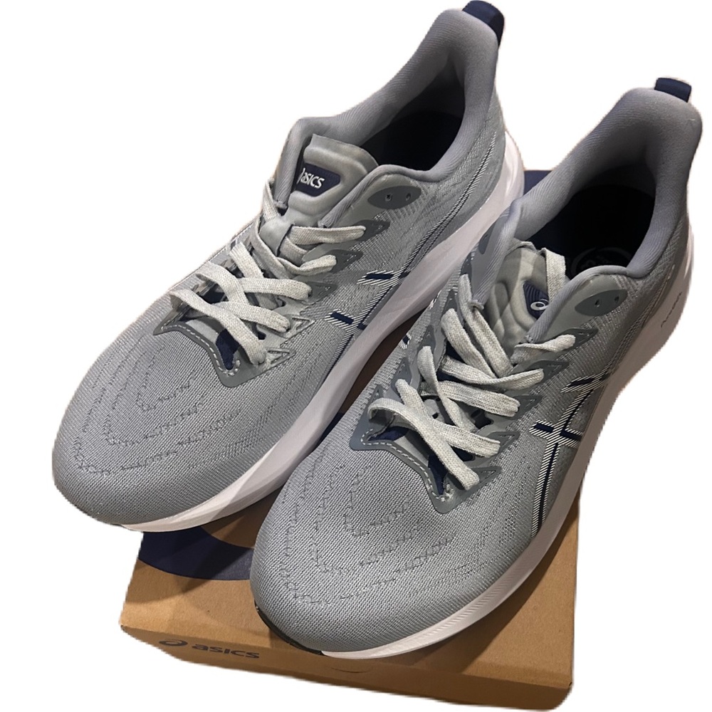 Asics Men’s Light Gray Athletic Tennis Shoes Sz. 10 NWT/ New in Box